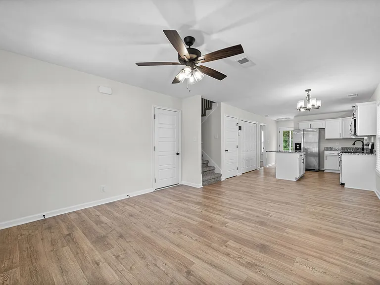 412 Hillside Dr — Photo 5