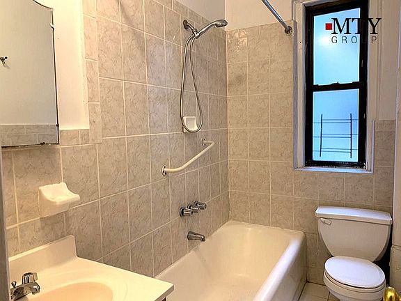 5th image of 155 E 52nd St APT 7a