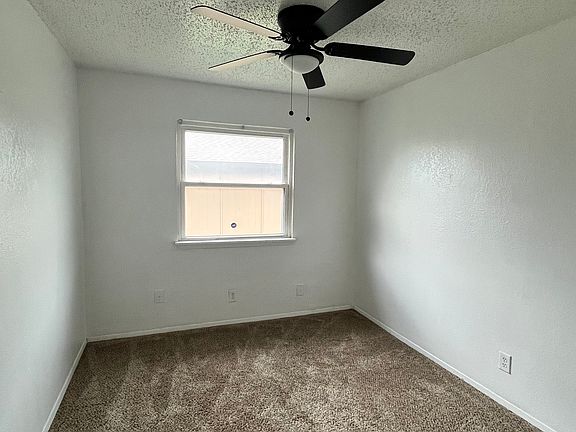 4th image of 2203 Creekwood Dr