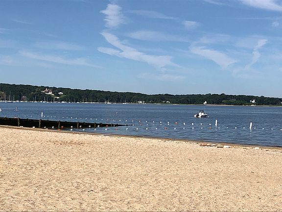 1 mile to the beach!