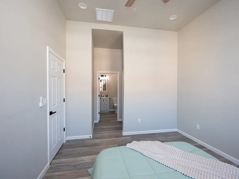 201 E Grand Ave #3 — Photo 10