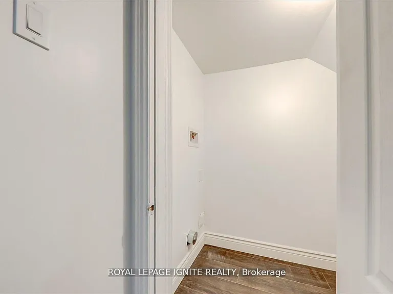114 Lawrence Pilkington Ave #BASEMENT — Photo 17