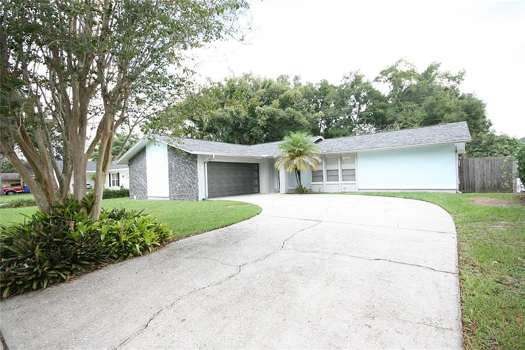 4 bed, 2.0 bath, 1660 sqft, $2,350 — Photo 1
