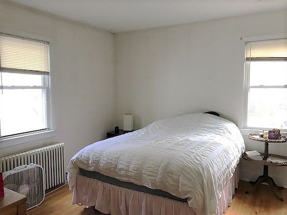 4th image of 24 Fordham Ct