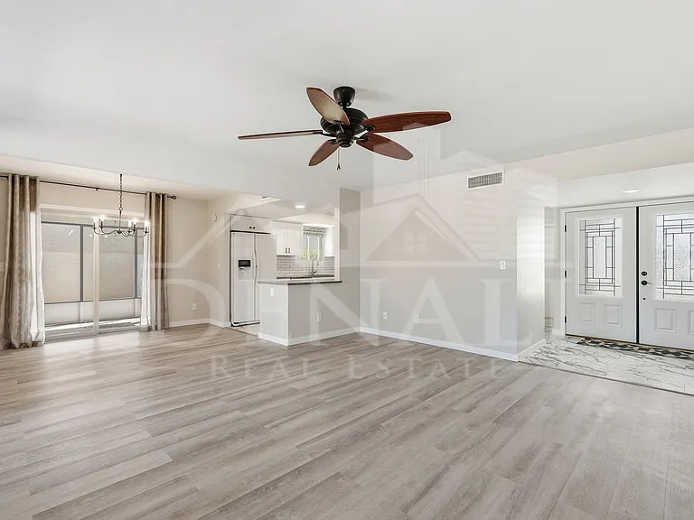 10602 E Elmhurst Dr — Photo 5