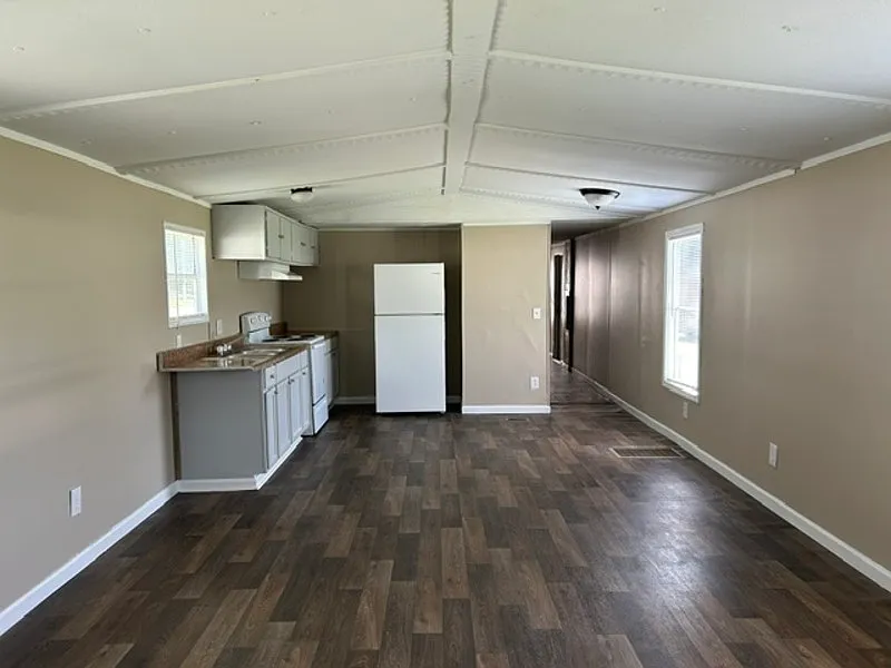 3 bed, 2.0 bath, 924 sqft, $925 — Photo 3