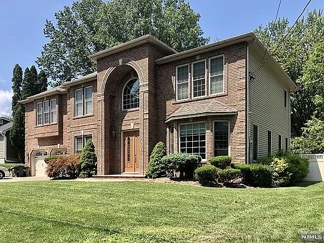 43 Mountain View Rd — Photo 1