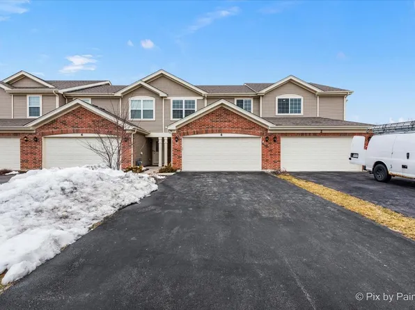 4 Westlake Ct, Cary, IL 60013