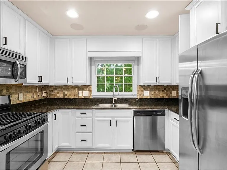 5667 Colton Dr — Photo 14