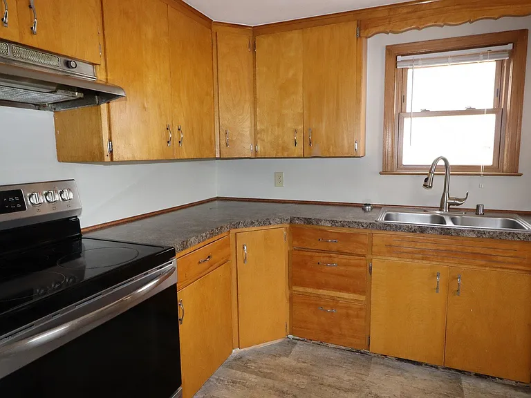 124 W Marquette St — Photo 15