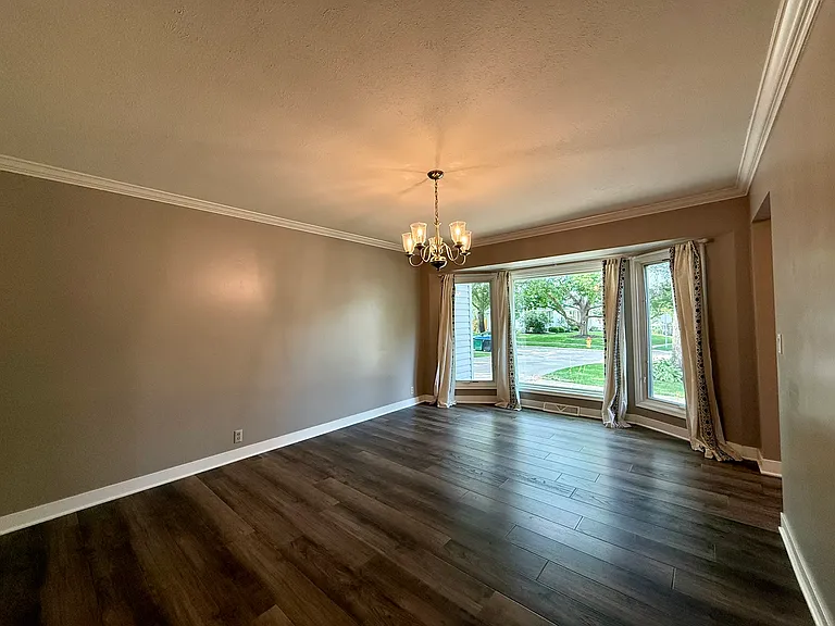 9325 Pauline St — Photo 15