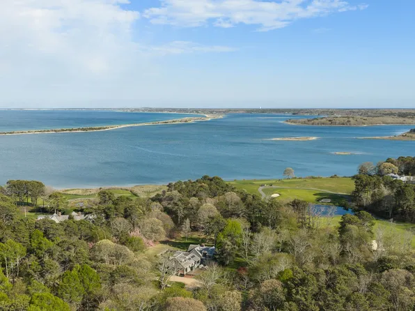 15 Tamarack Ln, Oak Bluffs, MA 02557