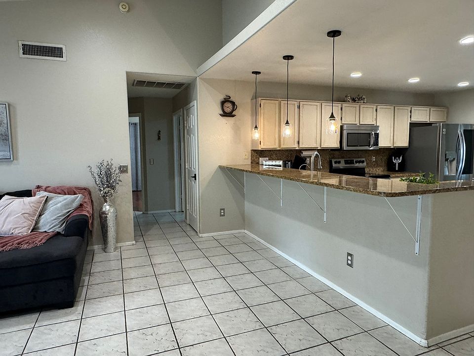 1st image of 820 N Owl Dr
