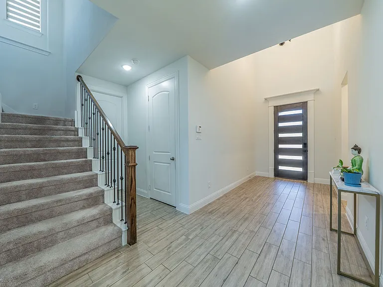 921 Bayberry Dr — Photo 32