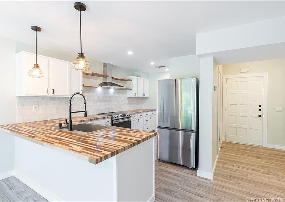 1st image of 800 NW Fork Rd APT 6-2