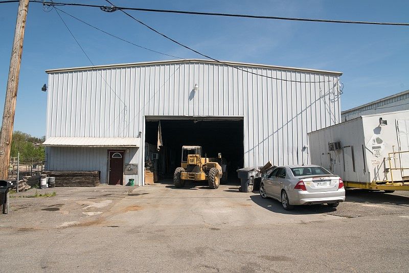 2nd image of 618 Ashlawn St SW