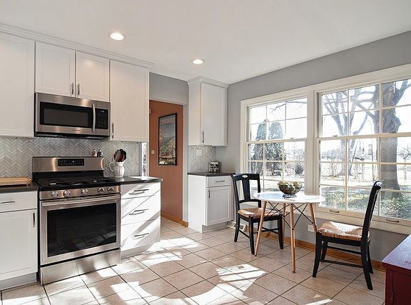 3rd image of 719 W Haven Dr