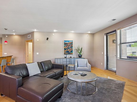 4th image of 808 Williamson St Unit 207