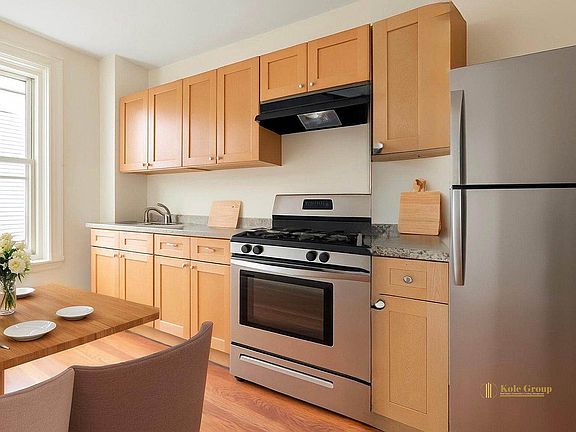 3rd image of 2121 Grand Ave #3