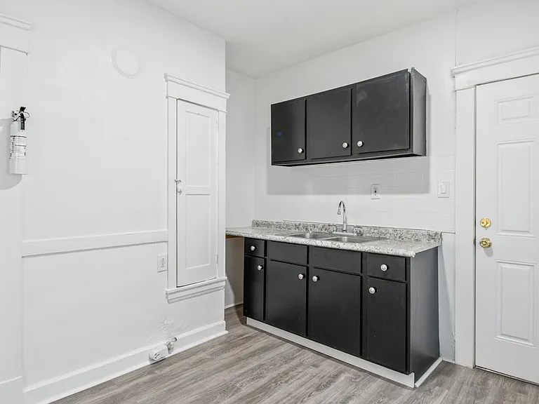 635 E 124th St #B — Photo 6