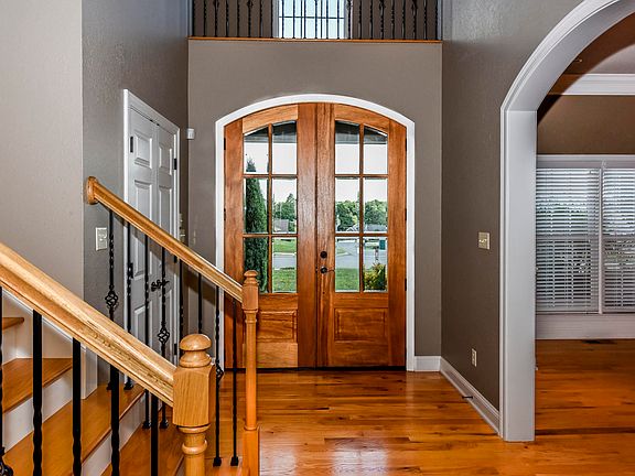 5th image of 627 Karch Dr
