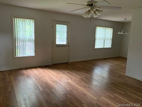 3rd image of 14 44th Avenue Pl NE