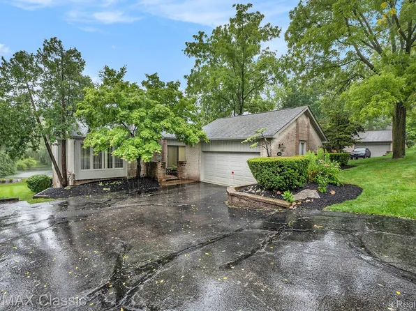 2265 Cameo Lake Ct, Bloomfield Hills, MI 48302