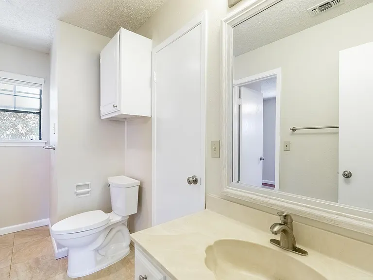 601 Algerita Dr #B — Photo 6