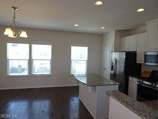 3rd image of 4008 Luminary Dr.