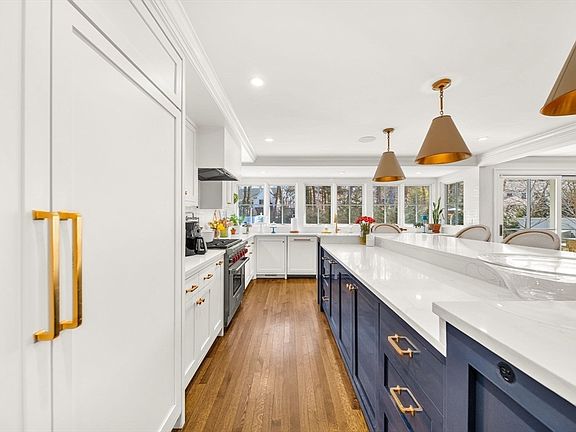 3rd image of 43 Amherst Rd