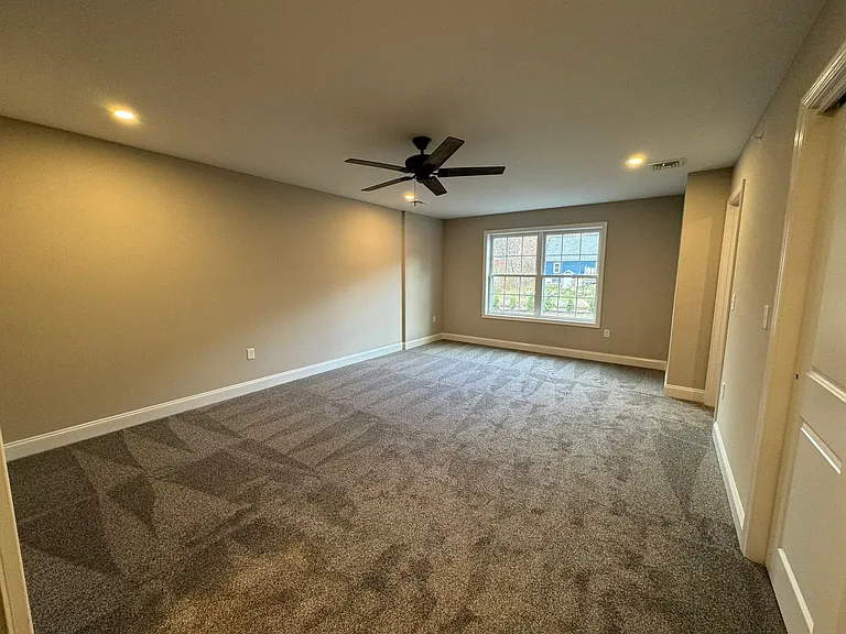 108 Mammoth Rd #B — Photo 7