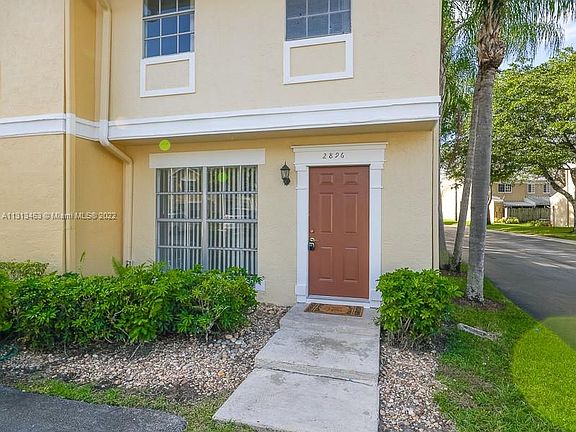 2nd image of 2896 Cambridge Ln