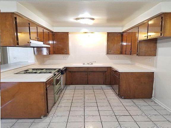 3rd image of 4332 W 141st St APT C