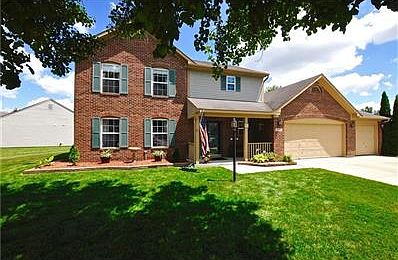 Fantastic opportunity to live in Morse Pointe.  Spacious 4 bedroom home on pond and cul-de-sac lot has a three car garage!