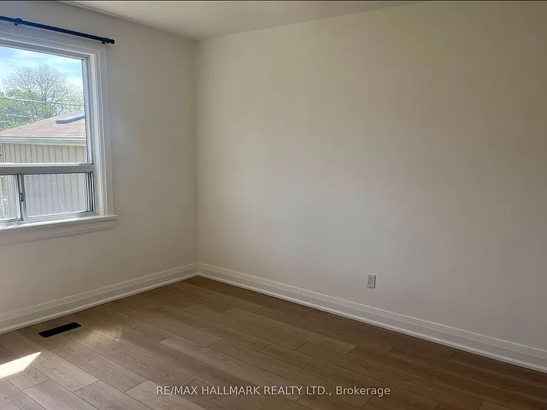 29 Savona Dr — Photo 9