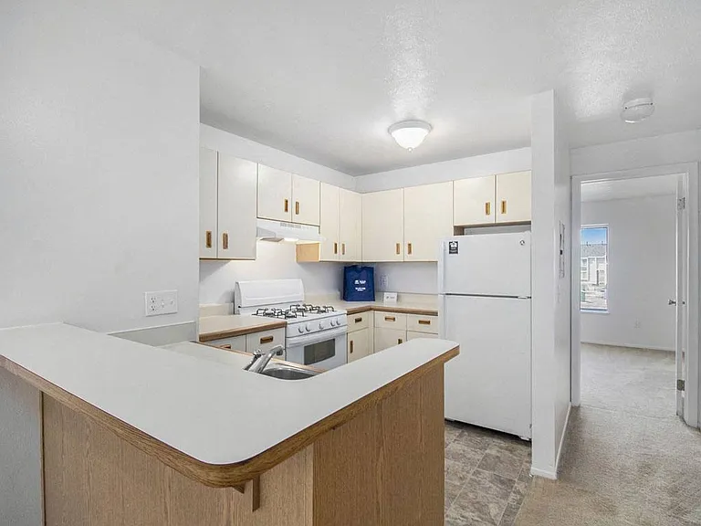 Hurwich Farms Apartments — Photo 60