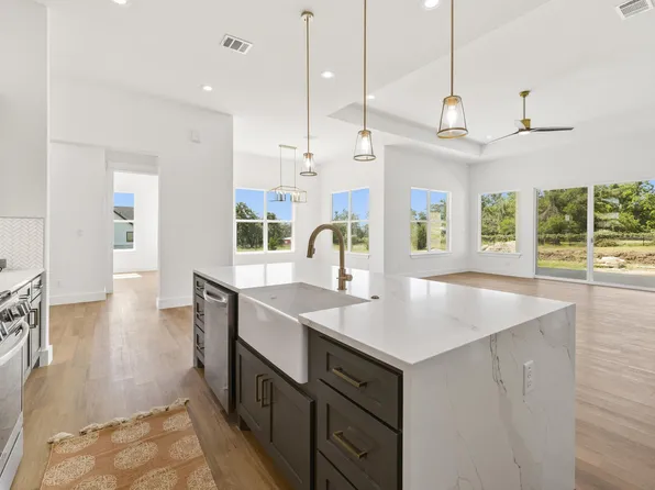 518 John Price, Blanco, TX 78636