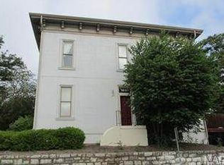 1801 Kennett Pl, Saint Louis, MO 63104