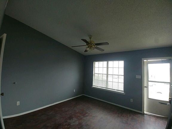 3rd image of 1425 Walters Dr