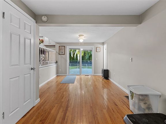 4th image of 8149 Scotia Ln