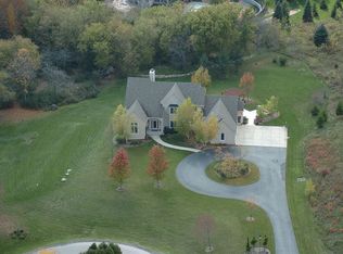 7111 W Overlook Ct, Mequon, WI 53092