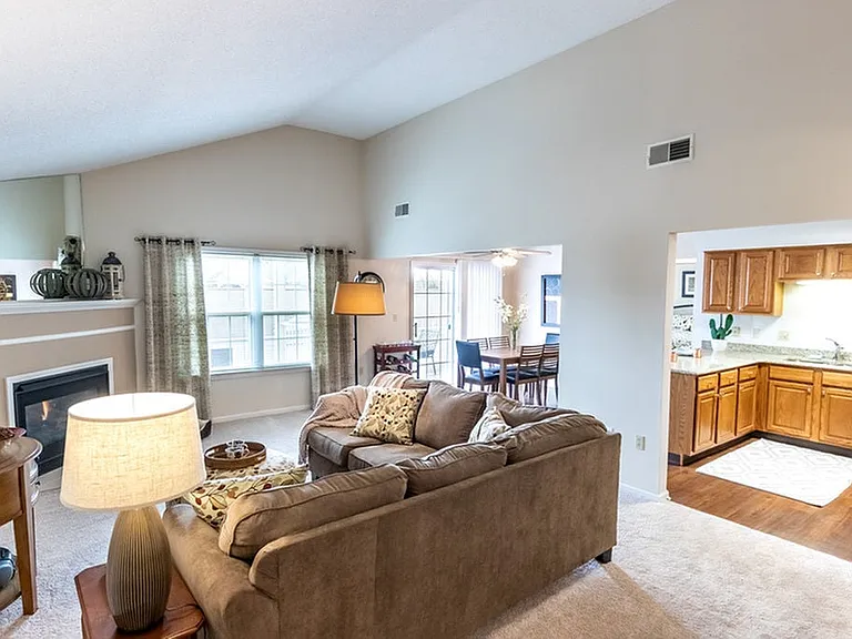 Windsong Place Apartments — Photo 23