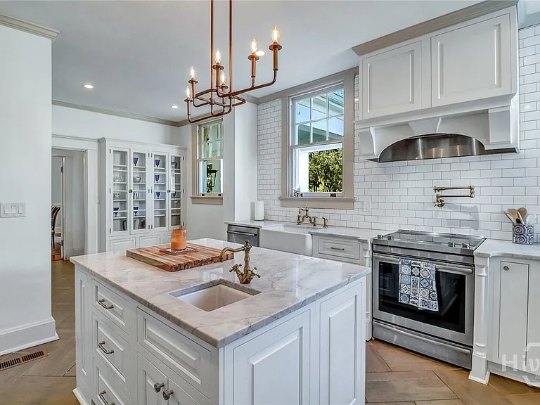 602 E Victory Dr — Photo 21