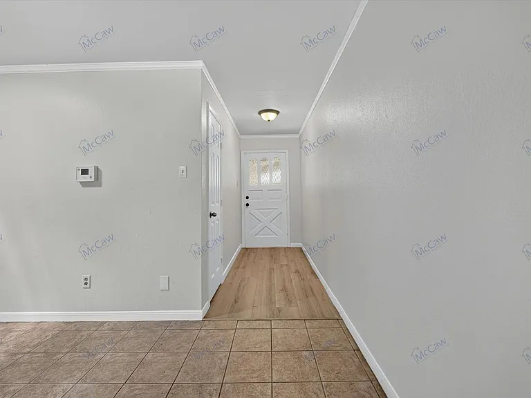 1901 Knoxville Dr — Photo 3