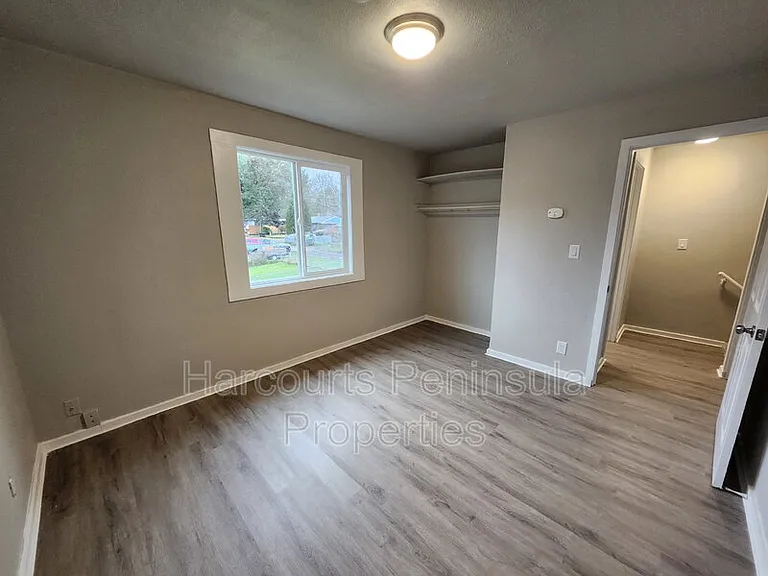 2831 NE Center St #1 — Photo 9