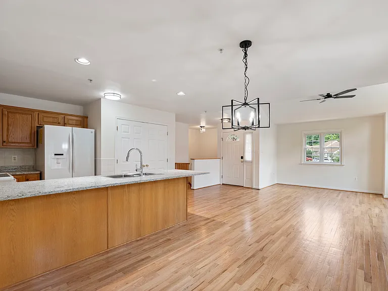 211 Westlake Blvd — Photo 5