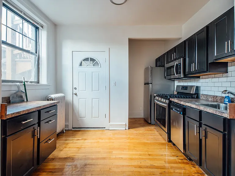 2348 Unit D1, 1BD - Kitchen