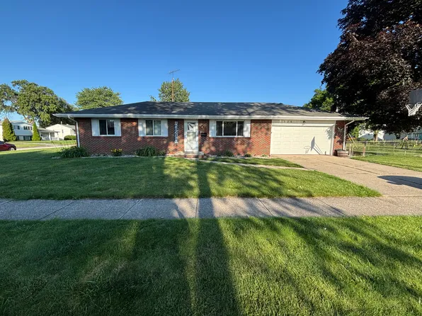 326 Pepperton Dr, Oregon, OH 43616