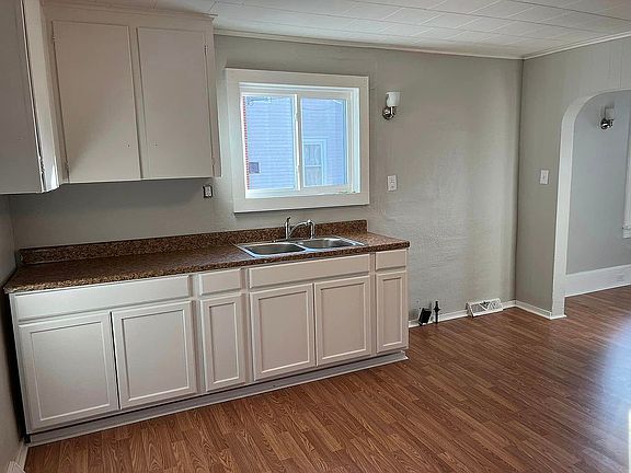 3rd image of 1135 1st Ave