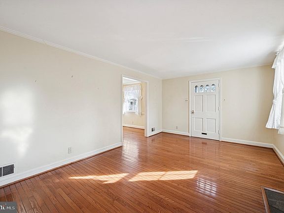 5th image of 201 Barrie Rd